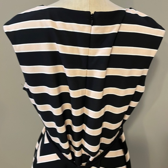 Roz & Ali sleeveless striped tie waist midi dress - Picture 5 of 8
